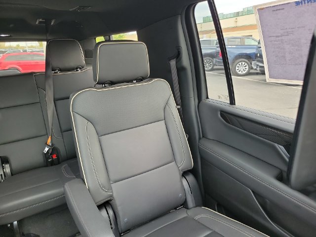 Used 2025 GMC Yukon XL Elevation w/ Elevation Premium Package AWD/4WD image 14