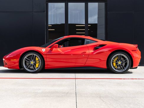 Used 2017 Ferrari 488 GTB RWD image 10