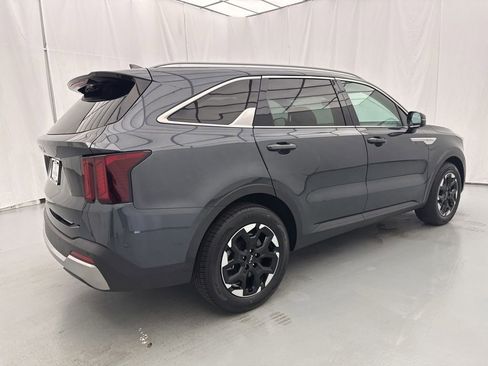 Used 2024 Kia Sorento S w/ Panoramic Sunroof Package FWD image 13