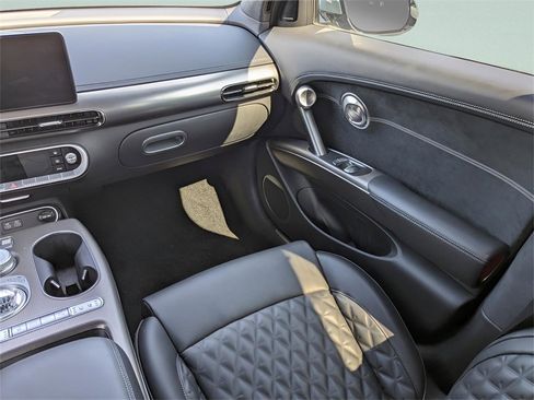 Used 2023 Genesis GV60 Performance image 10
