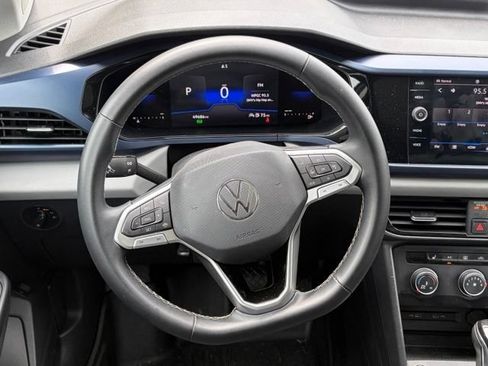 Used 2022 Volkswagen Taos SE FWD image 38