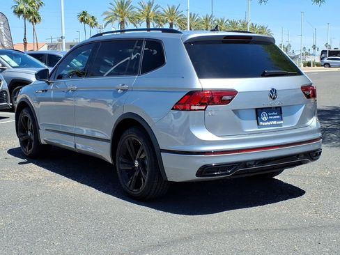 Certified 2024 Volkswagen Tiguan SE R-Line FWD image 5
