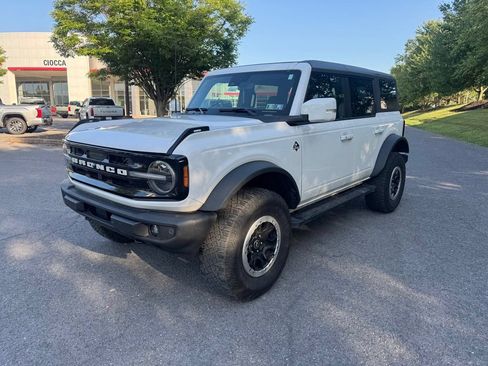 Used 2023 Ford Bronco Outer Banks w/ Sasquatch Package AWD/4WD image 3