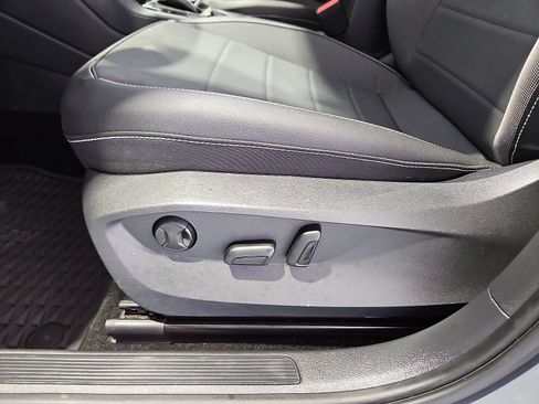 Certified 2023 Volkswagen Taos SE w/ Panoramic Sunroof Package FWD image 17