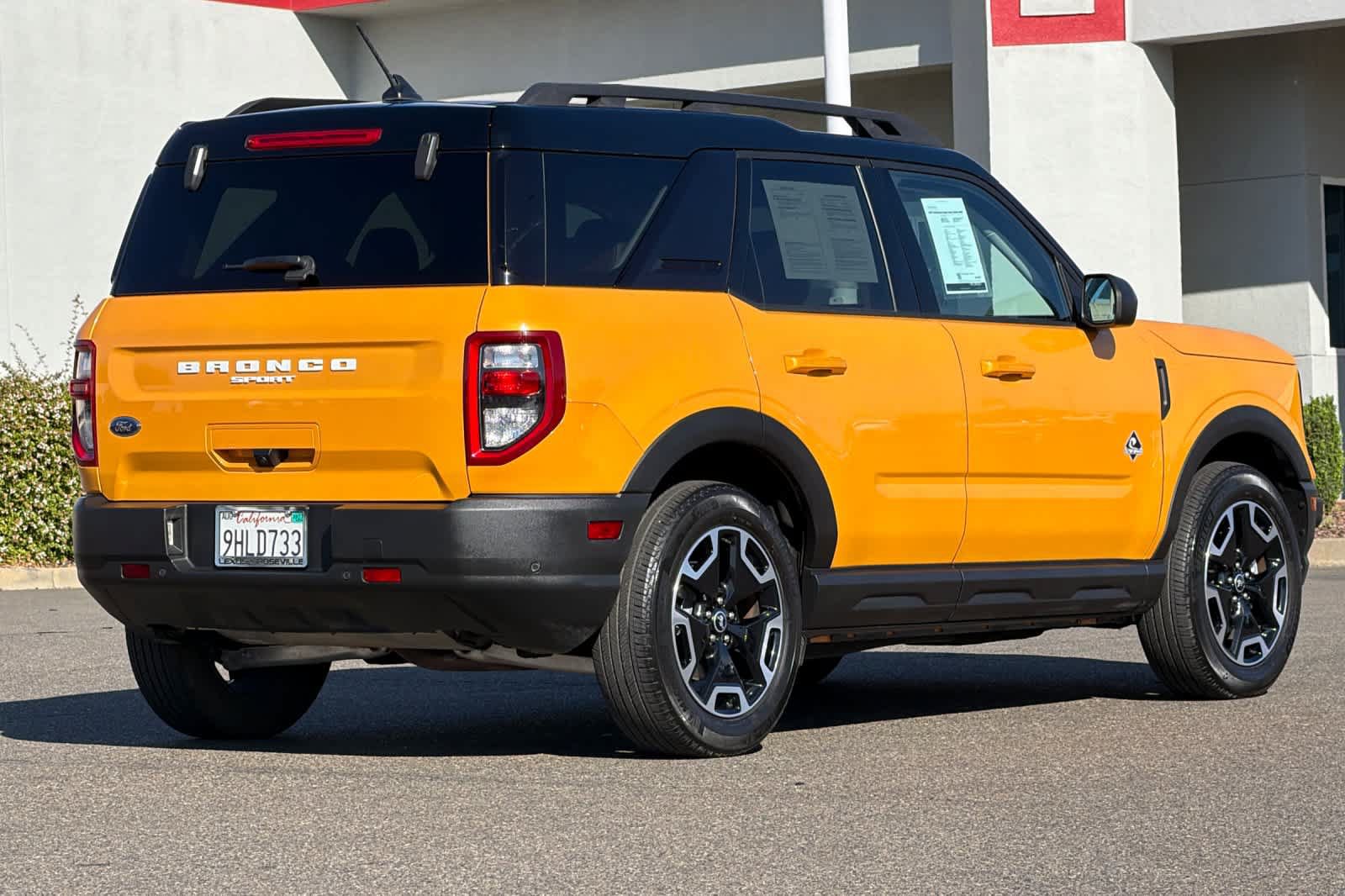 Used 2023 Ford Bronco Sport Outer Banks w/ Tech Package AWD/4WD image 2