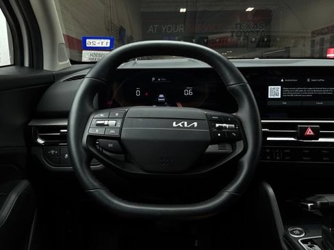 Used 2026 Kia Sportage LX FWD image 32