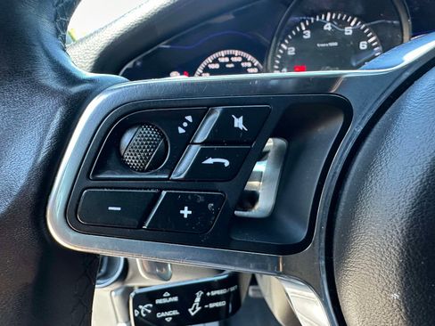 Used 2018 Porsche Panamera image 19