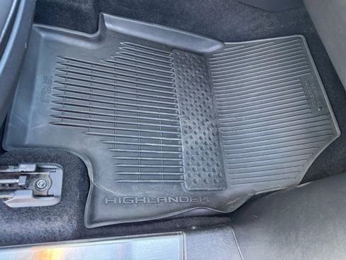 Used 2023 Toyota Highlander XLE image 39