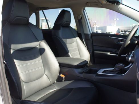 Used 2025 Toyota RAV4 XLE Premium image 23