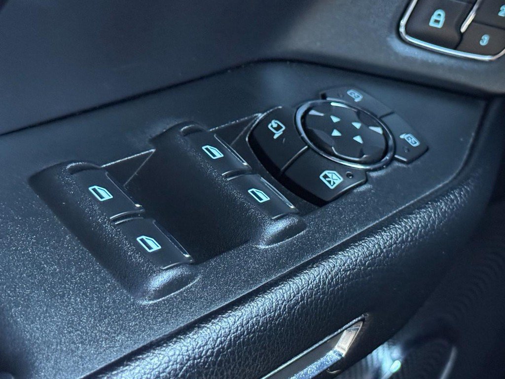 Used 2019 Ford Expedition XLT w/ Equipment Group 202A AWD/4WD image 27