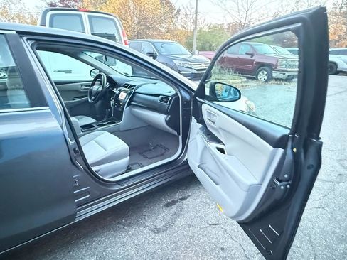 Used 2015 Toyota Camry LE FWD image 14