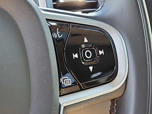 Used 2019 Volvo XC90 T5 Momentum w/ Advanced Package image 23