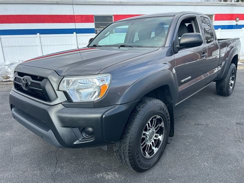 Used 2015 Toyota Tacoma w/ Convenience Package image 8