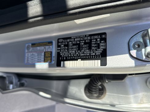 Used 2019 Kia Sorento AWD V6 image 36