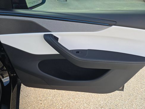 Used 2026 Tesla Model Y 2WD image 29