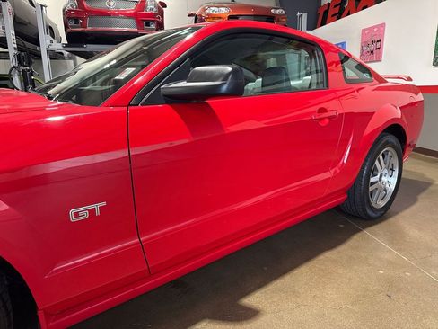 Used 2005 Ford Mustang GT Premium image 36
