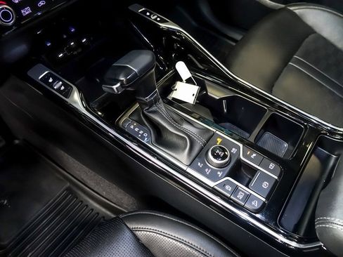 Used 2024 Kia Sorento SX image 28