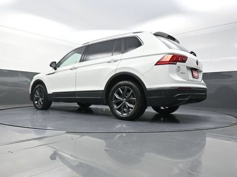 Used 2022 Volkswagen Tiguan SE w/ Panoramic Sunroof Package FWD image 35