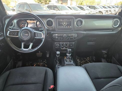 Used 2019 Jeep Wrangler Unlimited Sahara AWD/4WD image 18