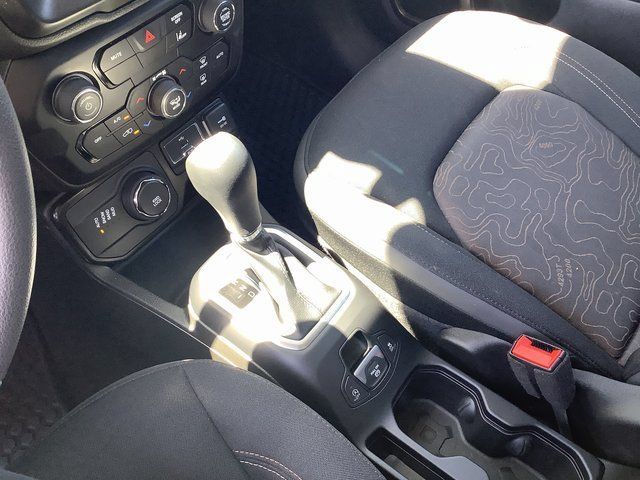 Used 2023 Jeep Renegade Latitude AWD/4WD image 18
