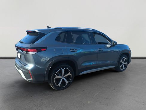 Certified 2025 Volkswagen Tiguan SE image 5