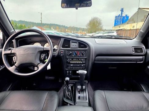 Used 2001 Nissan Pathfinder SE image 10