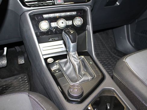 Used 2024 Volkswagen Taos SE AWD/4WD image 21