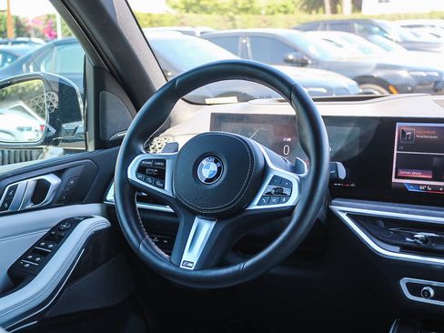 Used 2025 BMW X5 sDrive40i w/ M Sport Package RWD image 14