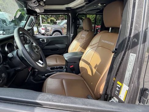 Used 2023 Jeep Gladiator Rubicon w/ LED Lighting Group AWD/4WD image 11