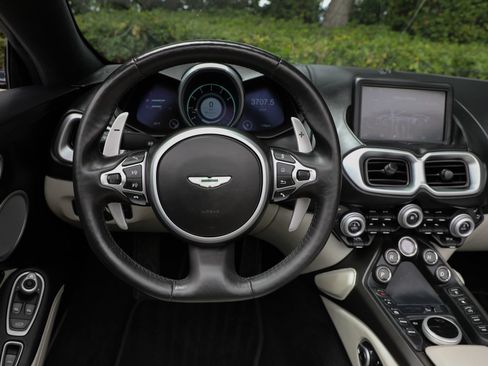 Used 2023 Aston Martin V8 Vantage Roadster RWD image 22