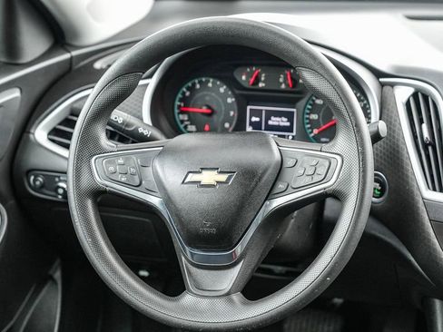 Used 2019 Chevrolet Malibu LS image 17
