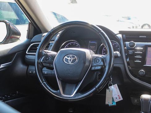 Used 2018 Toyota Camry SE FWD image 16