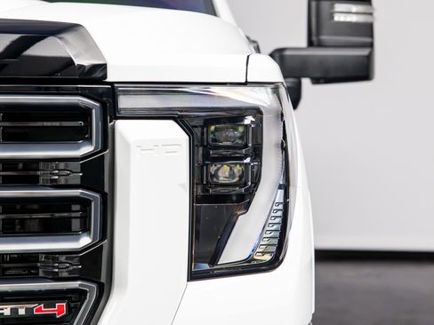 Used 2025 GMC Sierra 2500 AT4 w/ AT4 Premium Plus Package AWD/4WD image 5