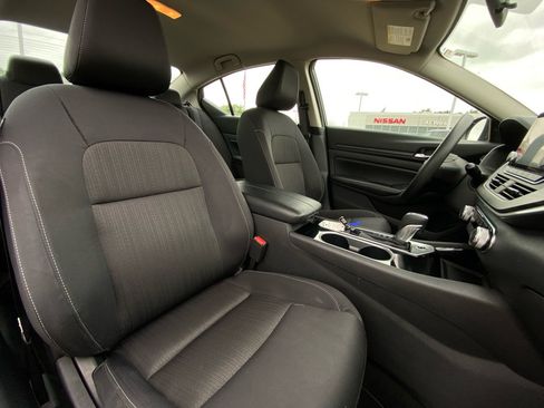 Used 2024 Nissan Altima 2.5 SV FWD image 14