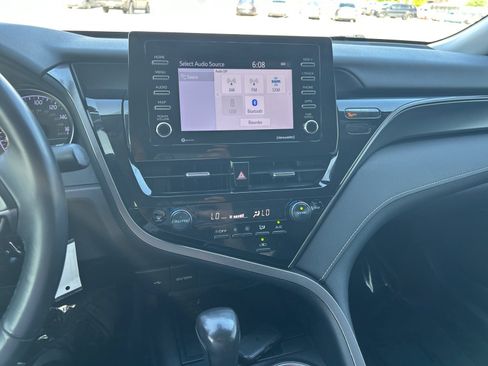 Used 2023 Toyota Camry SE FWD image 14