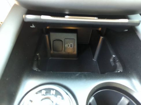Used 2025 Ford Explorer Active AWD/4WD image 13