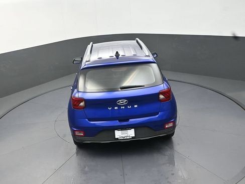Used 2022 Hyundai Venue Limited FWD image 17