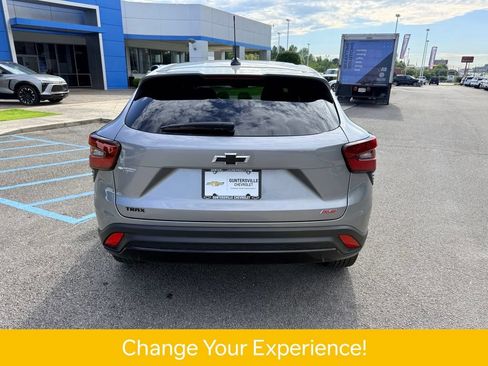 Used 2025 Chevrolet Trax RS w/ Sunroof Package FWD image 5
