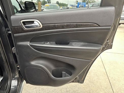 Used 2011 Jeep Grand Cherokee Laredo AWD/4WD image 16