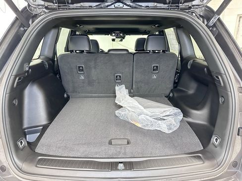 New 2025 Jeep Grand Cherokee Laredo image 13