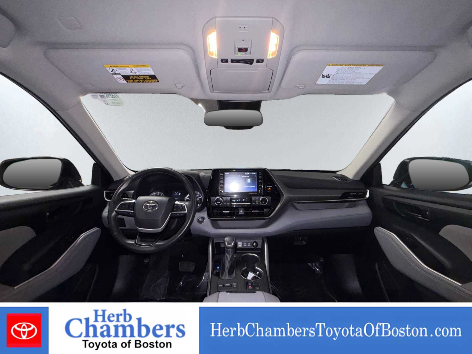 Used 2022 Toyota Highlander LE AWD/4WD image 5