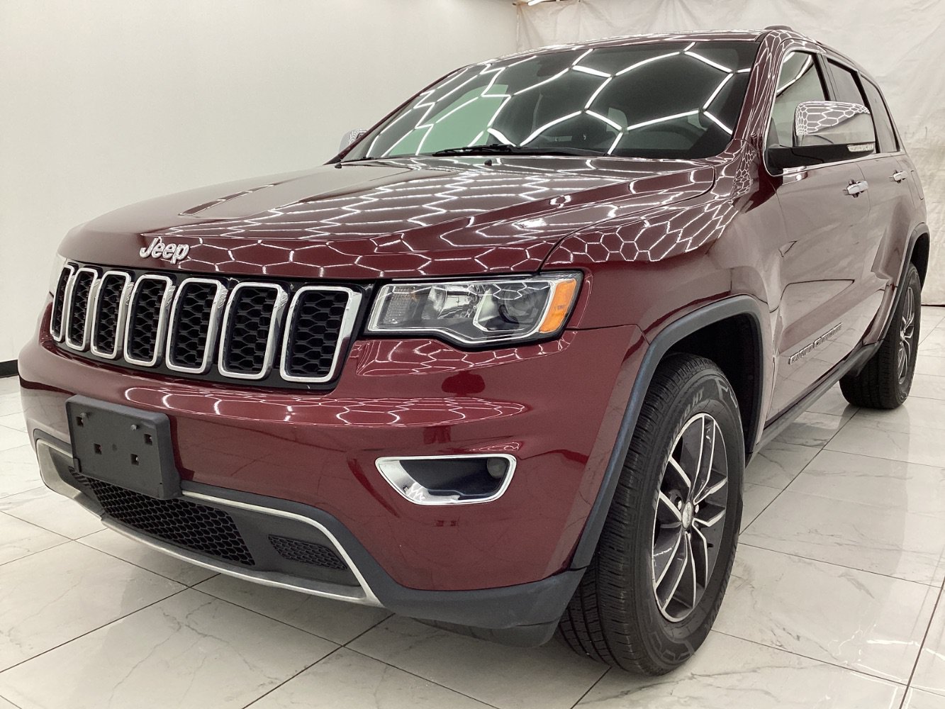Used 2018 Jeep Grand Cherokee Limited AWD/4WD image 1
