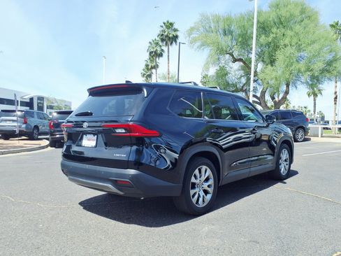 Used 2024 Toyota Grand Highlander Limited FWD image 5