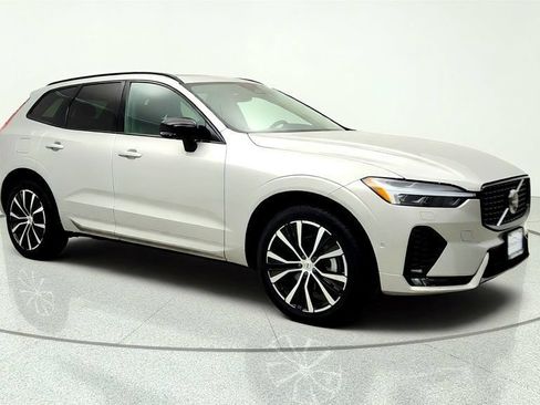 Used 2024 Volvo XC60 B5 Plus w/ Climate Package AWD/4WD image 3