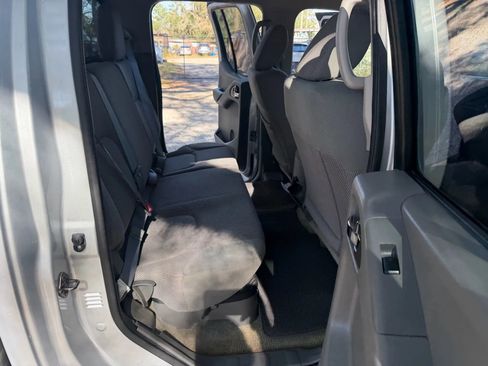 Used 2016 Nissan Frontier SV image 11
