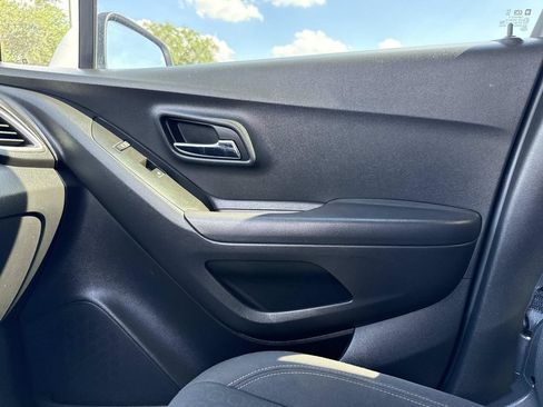 Used 2020 Chevrolet Trax LS FWD image 24