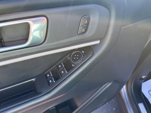 Used 2025 Ford Explorer ST-Line w/ ST-Line Street Pack image 16