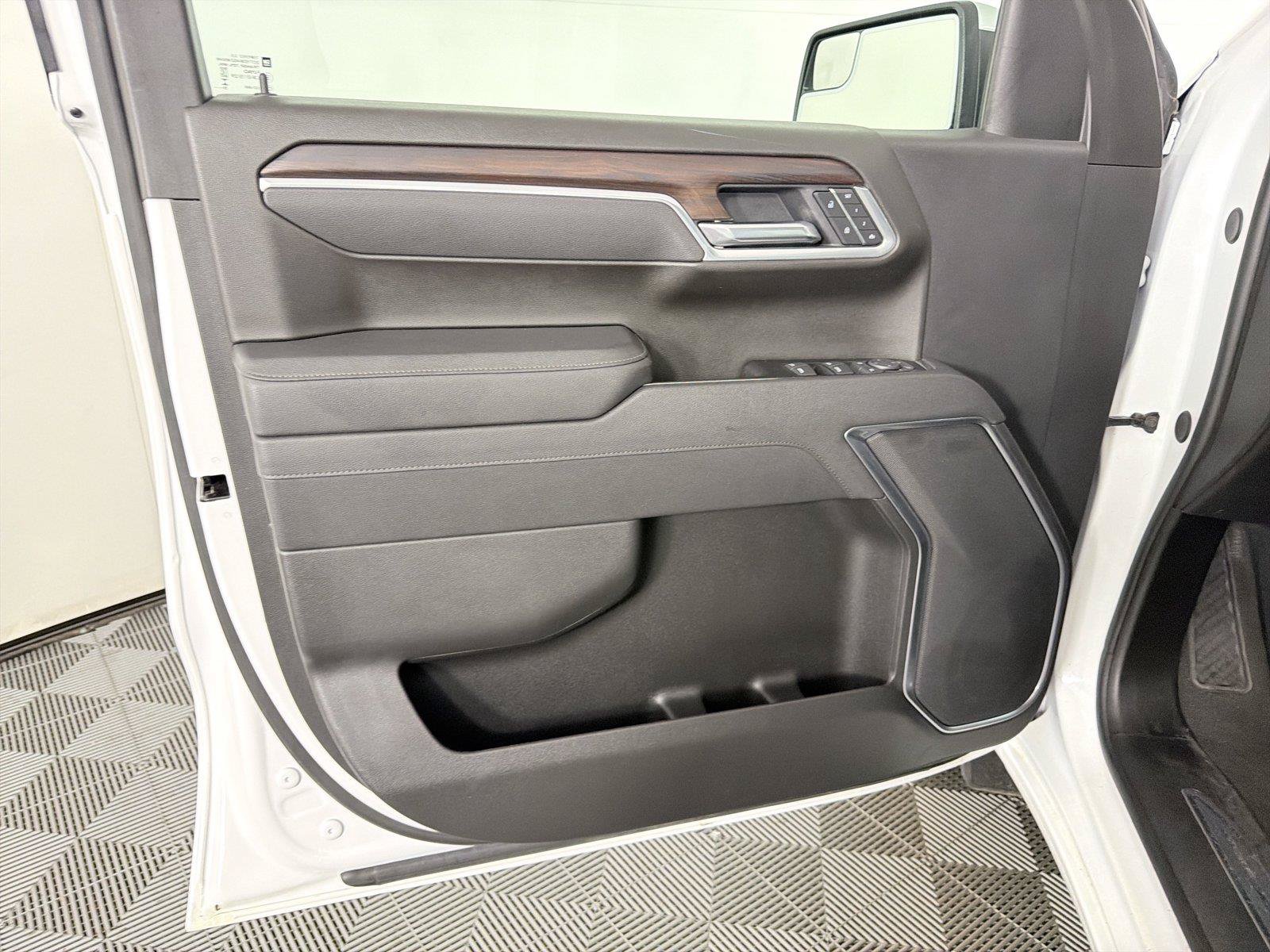 Certified 2026 GMC Sierra 1500 SLT AWD/4WD image 8