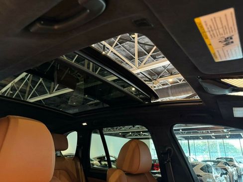 Used 2022 BMW X5 M50i image 29