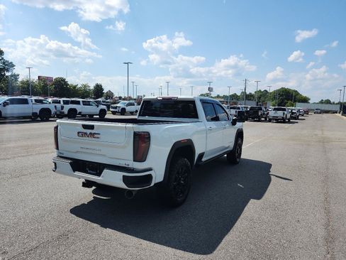 Used 2025 GMC Sierra 2500 AT4 w/ AT4 Premium Plus Package AWD/4WD image 3